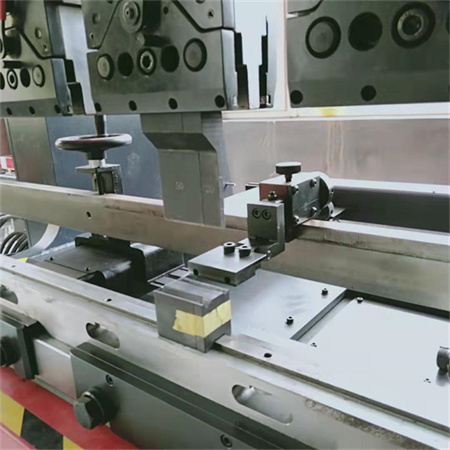 Machine à cintrer verticale WC67K largement utilisée plieuse en fer 2500mm à vendre