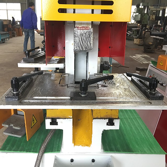 Machine hydraulique de ferronnier hydraulique de coupe de coin de presse de tôle de 110 tonnes