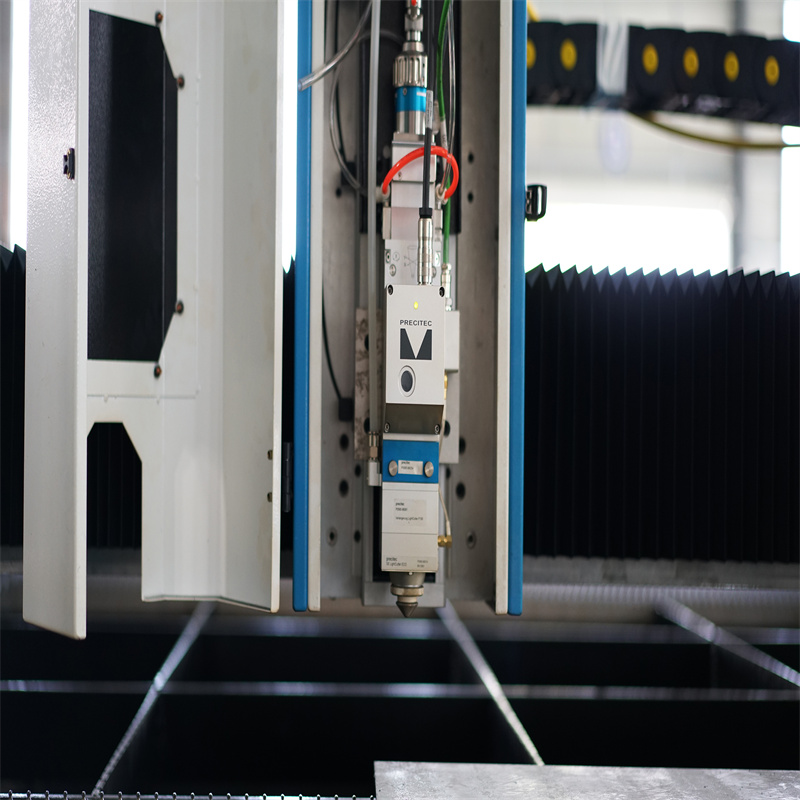 Découpeuse de laser de la fibre 12kw pour l'acier au carbone de 10mm