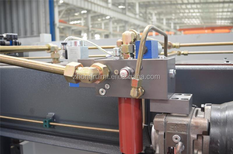 200t 300t Presse plieuse industrielle standard CNC Presse plieuse hydraulique