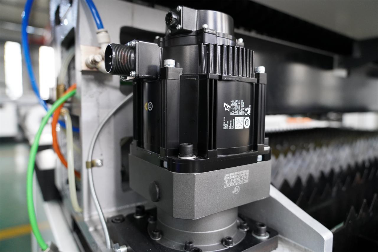 Machine de découpe laser à fibre CNC en acier inoxydable 3015 4kw 1kw 2kw 3kw