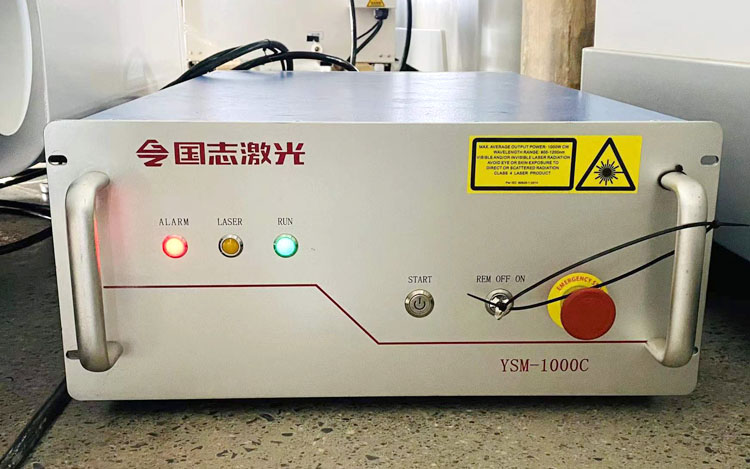 Machine de découpe laser à fibre 3015 pour la découpe à grande vitesse de matériaux métalliques de 1 à 6 mm