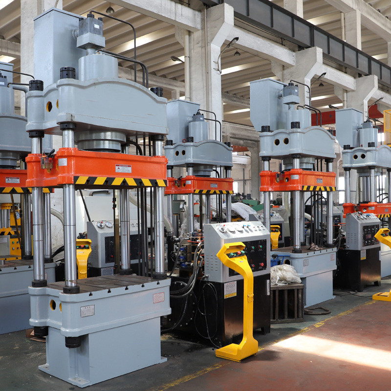 Machine de presse hydraulique à quatre colonnes de 630 tonnes de couvertures de trou d'homme 2