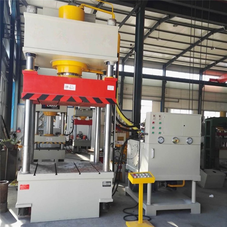 Machine de presse hydraulique à quatre colonnes d'extrusion d'aluminium de 630 tonnes