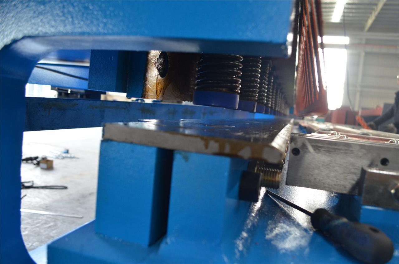 Cisailles à guillotine 6*3200mm Cisaille à métaux Machine de cisaillement de coupe de tôle de fer hydraulique
