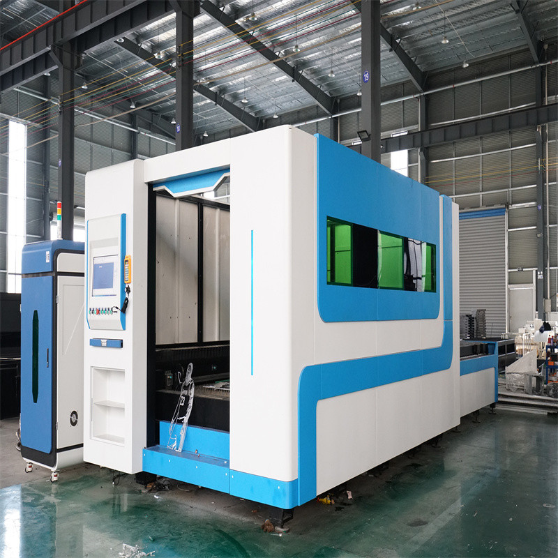 Machine de découpe laser à fibre de tôle de largeur moyenne CNC de haute précision