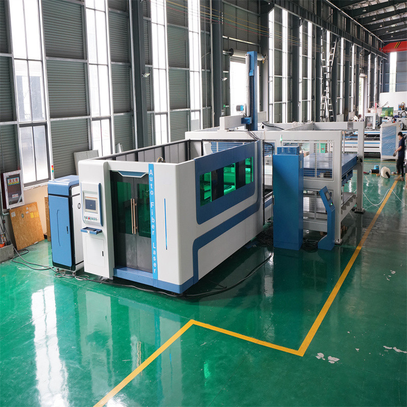 Machine de découpe laser à fibre de tôle de largeur moyenne CNC de haute précision