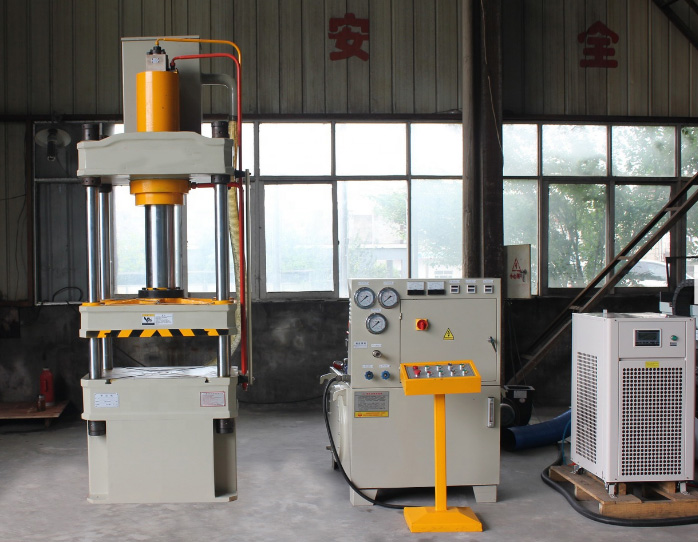 Machine de presse hydraulique à emboutissage profond en Chine