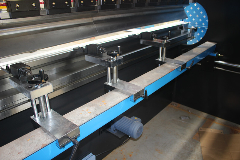 Presse plieuse hydraulique CNC, machine à cintrer entièrement automatique en acier au carbone