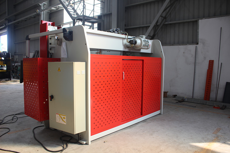 Presse plieuse hydraulique CNC, machine à cintrer entièrement automatique en acier au carbone