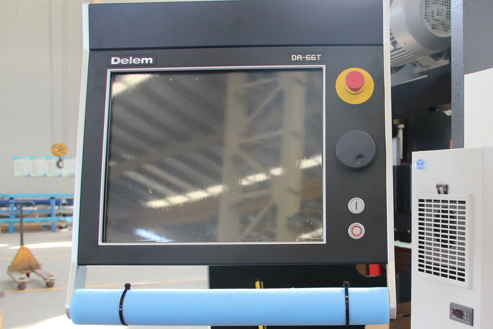 Delem Da66t 125 3 + 1 4 + 1 6 + 1 8 + 1 Presse plieuse hydraulique CNC pour le pliage de plaques métalliques
