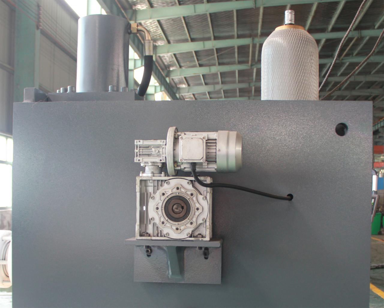 Machine de cisaillement de guillotine hydraulique de plaque métallique Qc11y à vendre