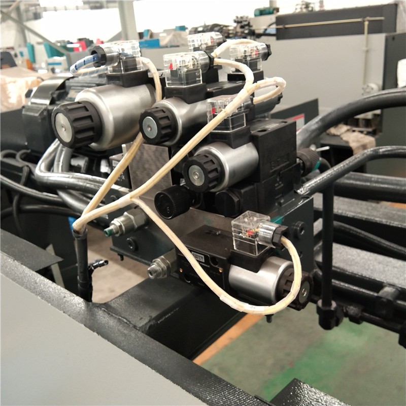 Qc12k-4x2500 Cnc machine de découpe hydraulique personnalisée de cisaillement
