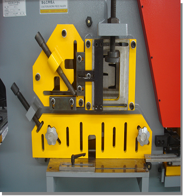 Ferronnier hydraulique de poinçonnage de poinçonnage de coupe d'angle de plaque d'acier à vendre